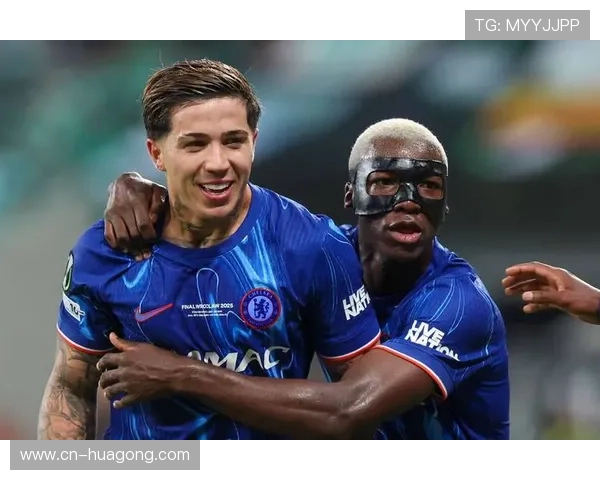 贝林厄姆兄弟在世俱杯决赛中表现出色，精彩进球助力球队夺冠。