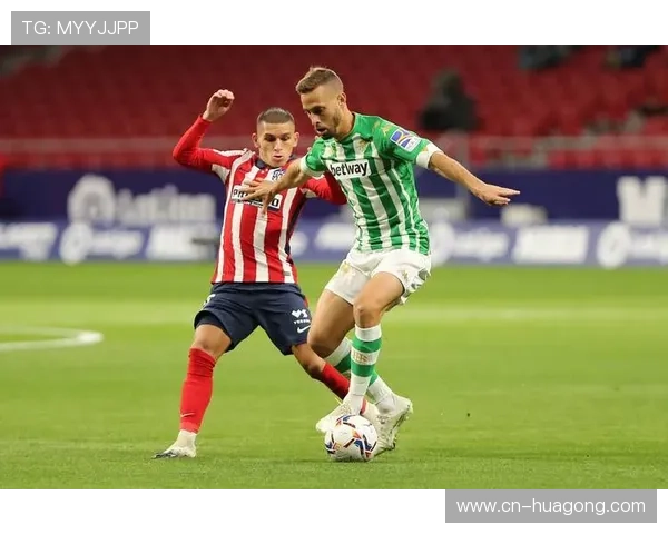 足球明星近期表现稳健，状态持续提升备受关注