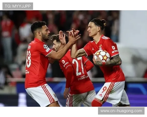 努涅斯与凯恩：全面中锋和冲击型前锋的战术角色对比