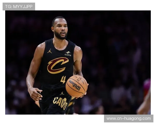 埃文·莫布里内线高效挡拆拉开防守空间提升湖人禁区攻击力